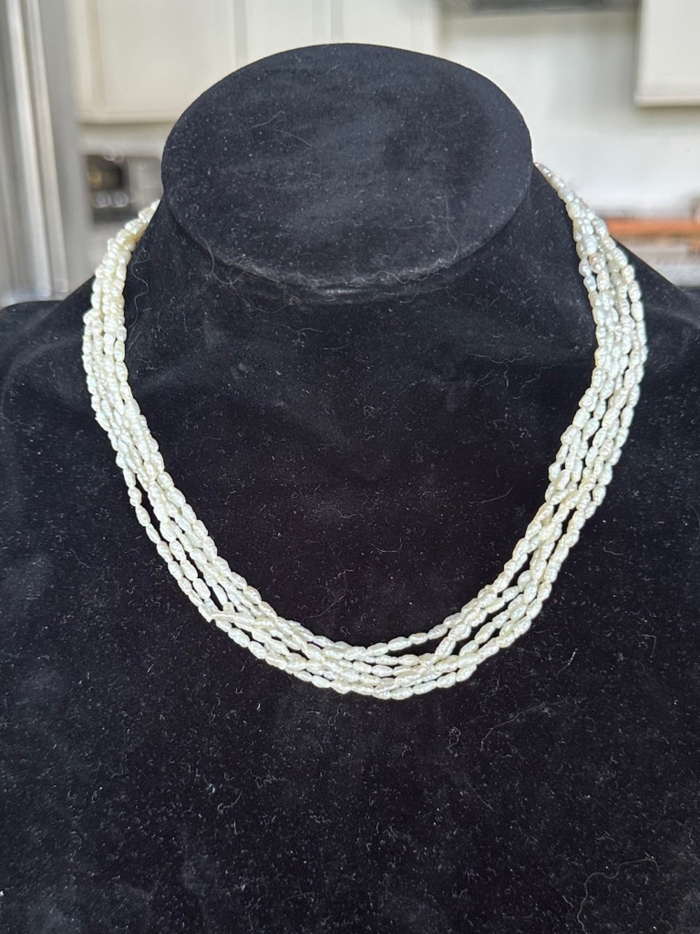 Vintage Multi-Strand Freshwater Rice Pearl Necklace ā Off-White Layered Choker